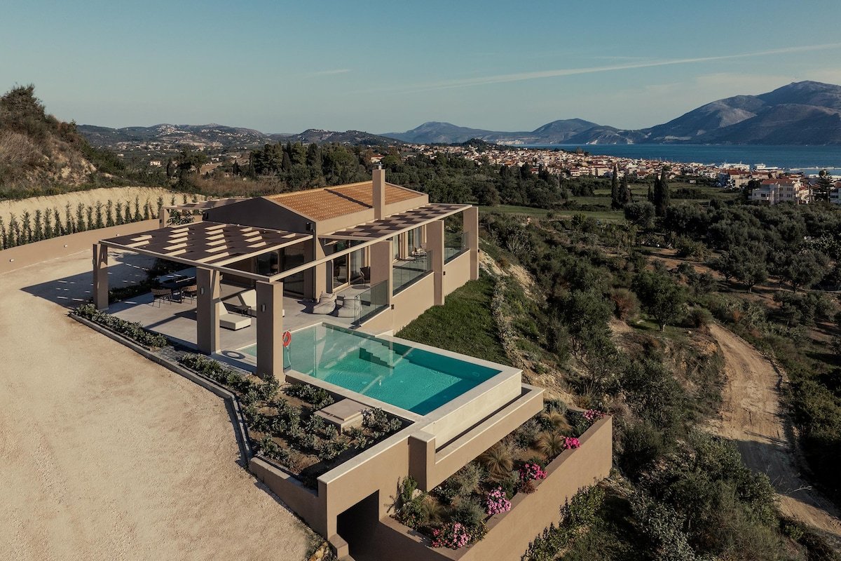Kalos The Project / Villa Charis