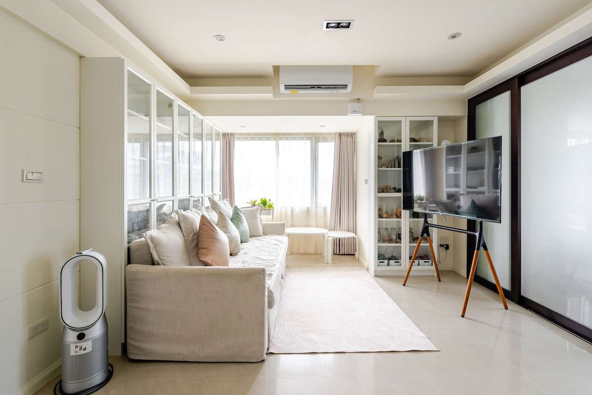 Stylish Elevator 3BR near Daan Park | For Families gallery image 2