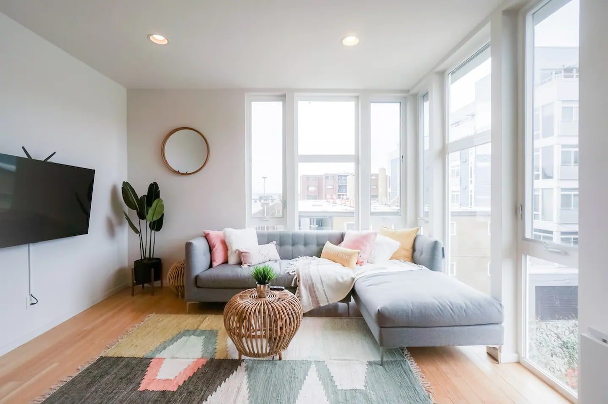 Spacious 3BR Capitol Hill Loft | Walk to Downtown gallery image 2