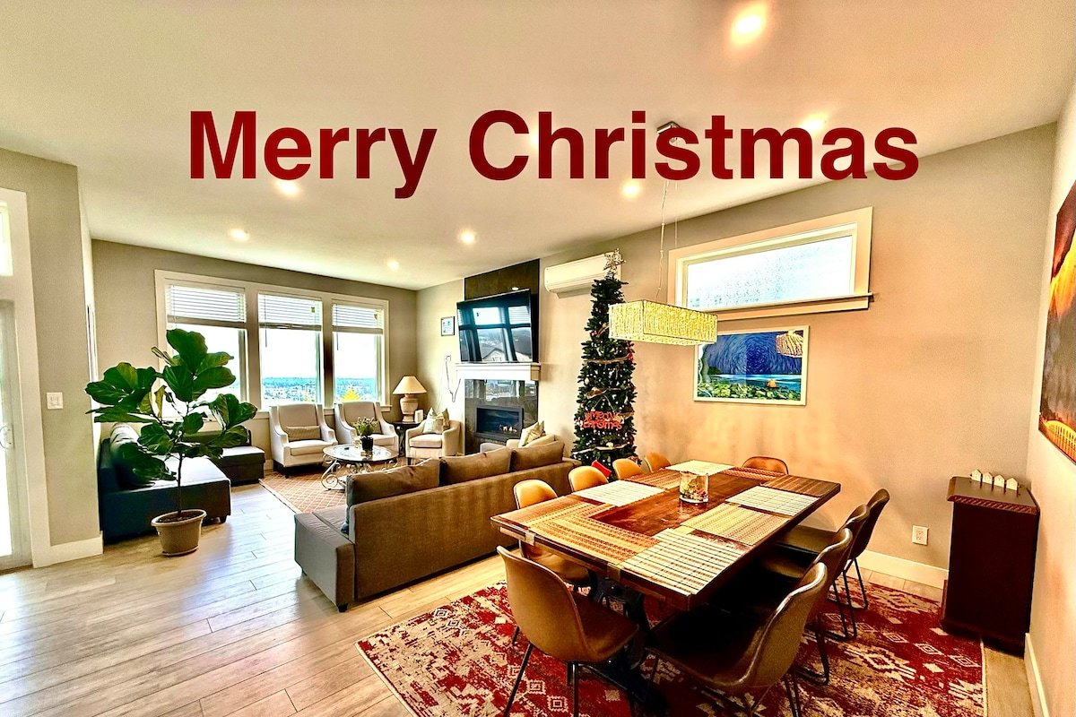 Luxury New Home w/Great View gallery image 2