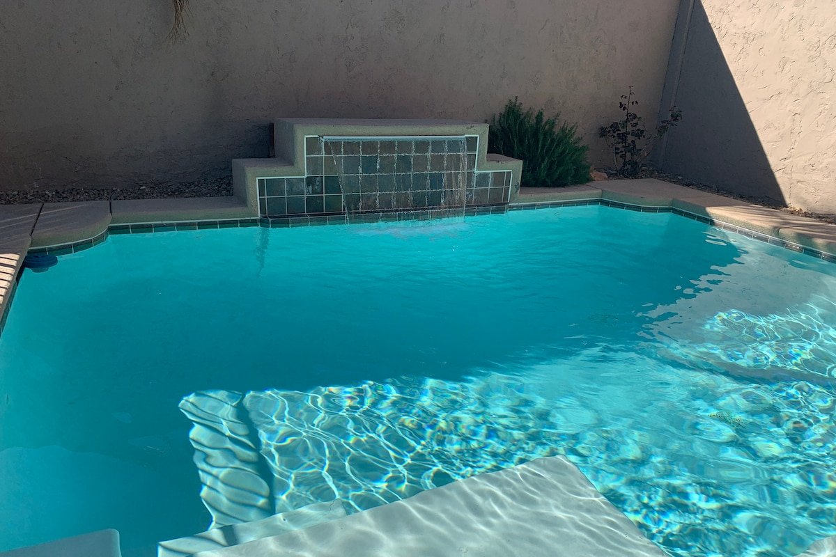 HEATED POOL and Vaulted Ceilings gallery image 4