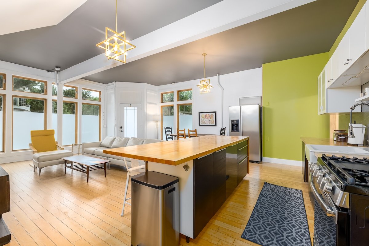 Huge & Sunny 16 BD Home~Arcade~Event Space~Theater gallery image 5