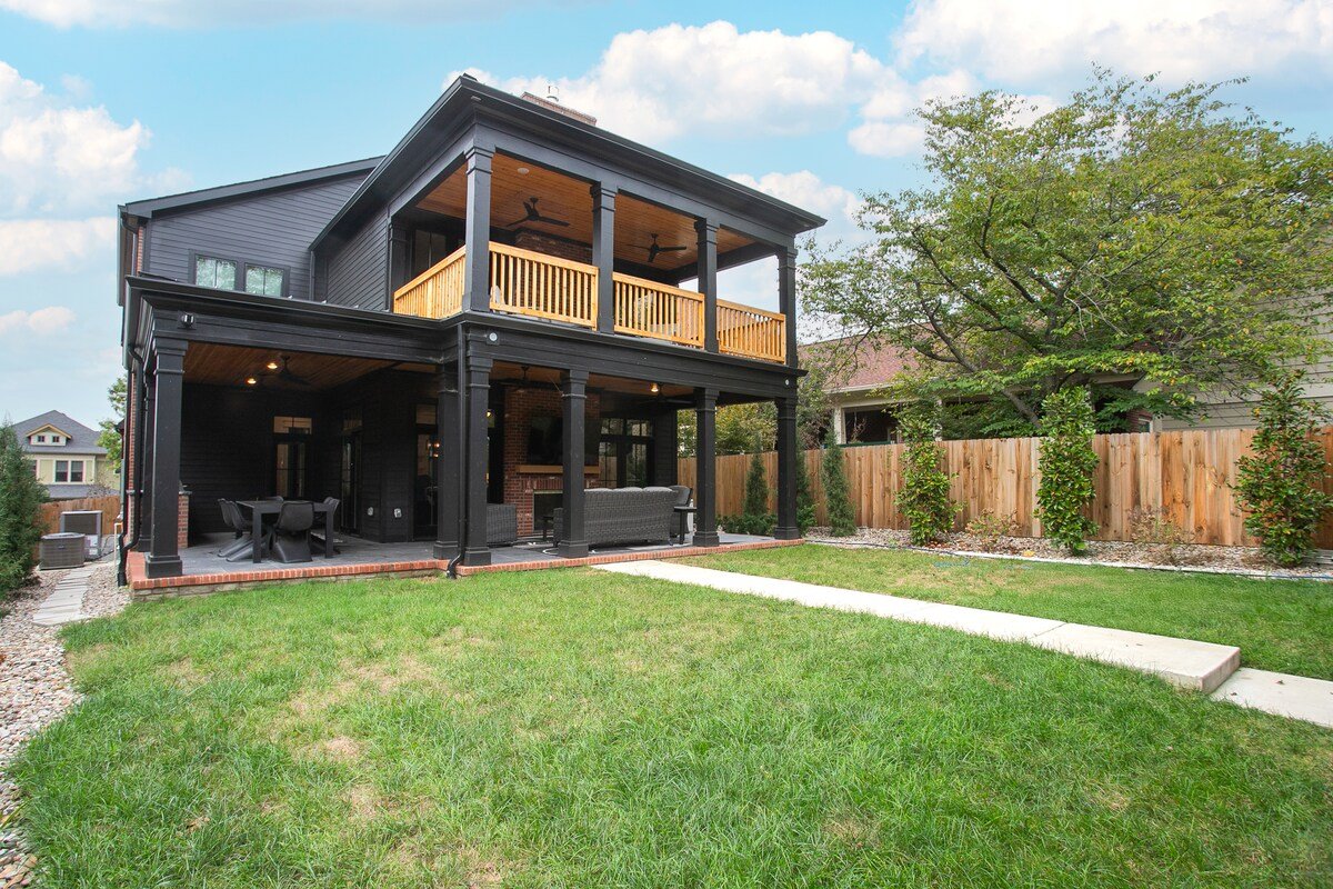 Russell St Retreat | Hot Tub gallery image 5