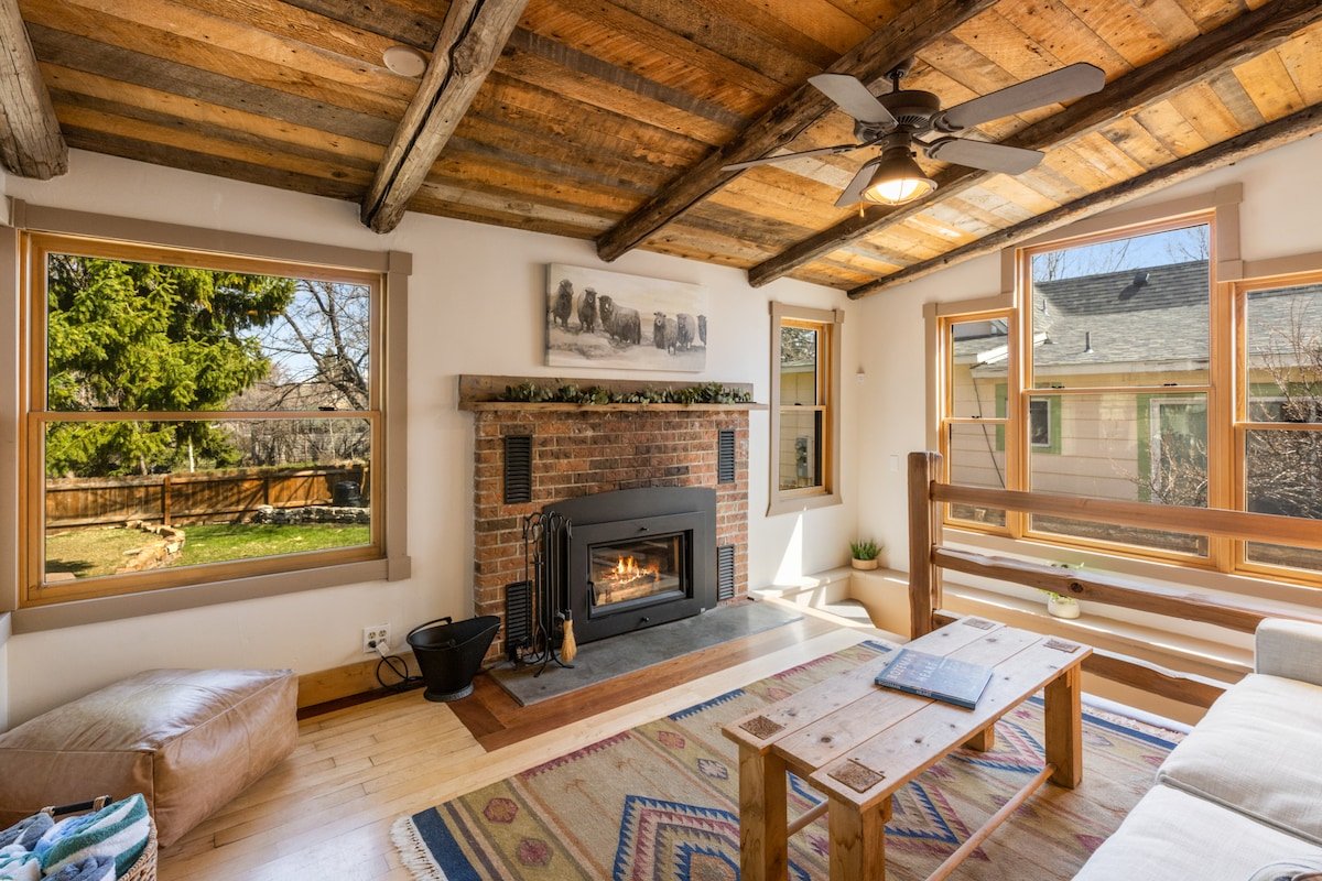 Historic 4 Bdrm w/ Hot Tub- Between MSU & Main St. gallery image 2