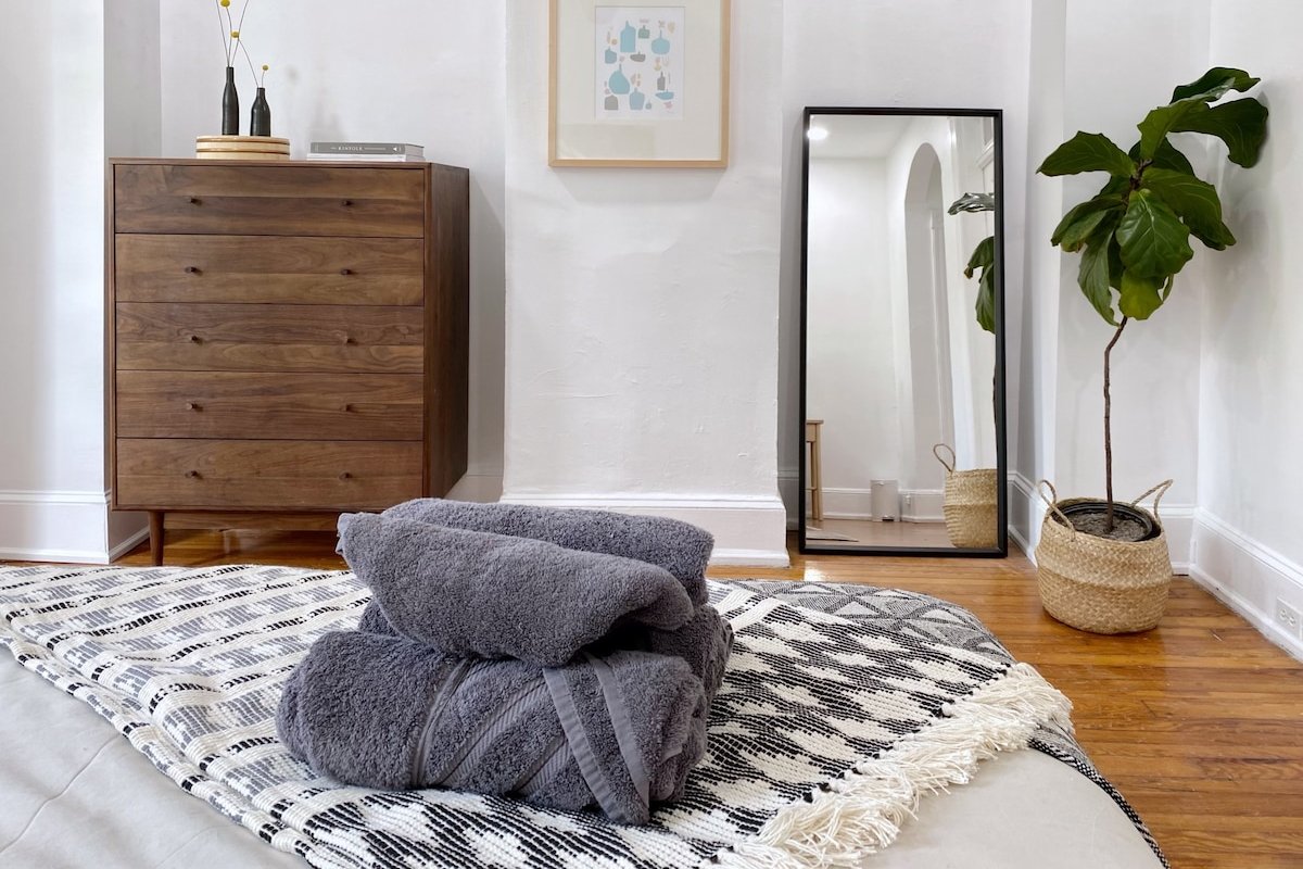 Dupont Circle townhouse plus separate guest suite gallery image 5