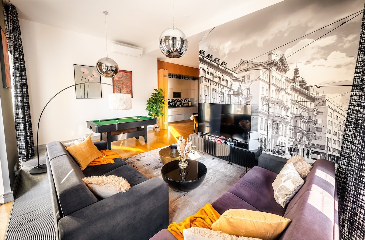 OLD TOWN 4BR James Bond Apartment + Terrace gallery image 3