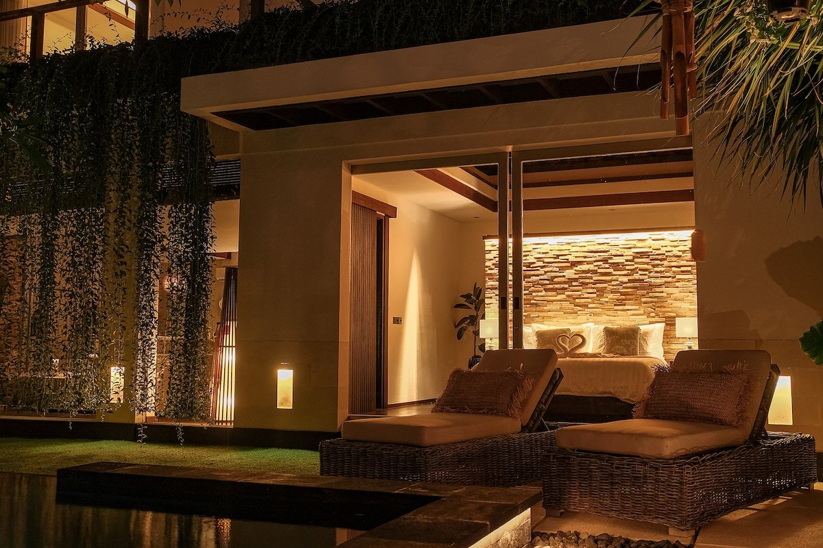 Sunset Palms Luxury Beachside Pool Villa 4BR gallery image 4