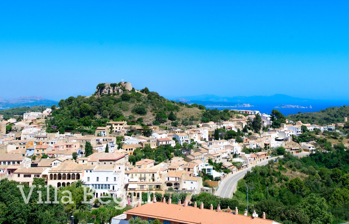 Villa Begur, 6 bedrooms, own pool, amazing views gallery image 4