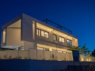 Luxury Villa Glass – 200meters from the beach!
