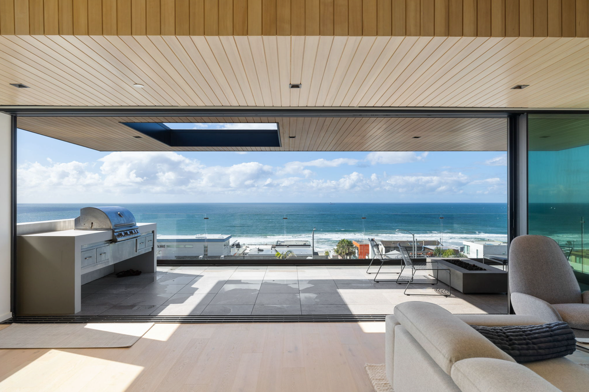 Stunning Luxury Beach House with 180° Views