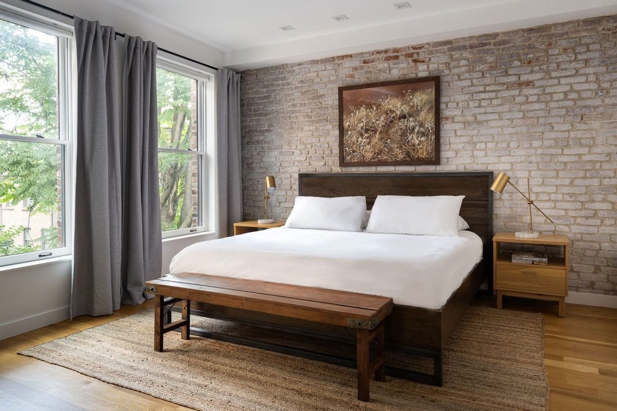 Rove Travel |Astor House | 4BR TH w/ Private Roof gallery image 4