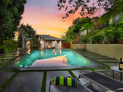 Cozy Oasis in Oakley with Basketball court, pool