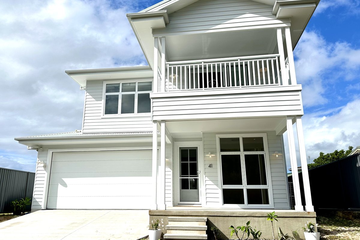 Saltwater House – Opposite the Beach!