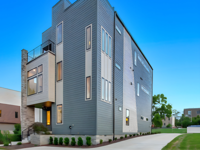 Spacious Gulch Mansion | Super Skyline Views