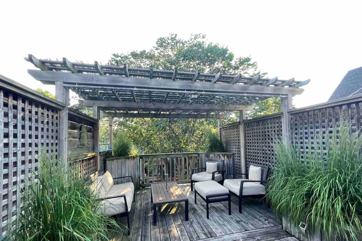 Victorian Home Downtown Toronto, Cabbagetown gallery image 2