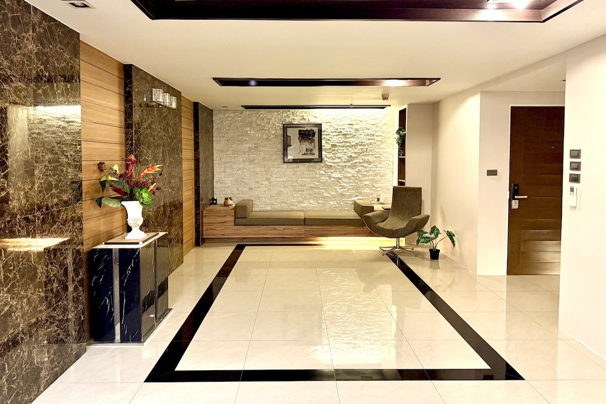 Spacious 5-BR 6-Bath Home by BTS On Nut, Sukhumvit gallery image 4