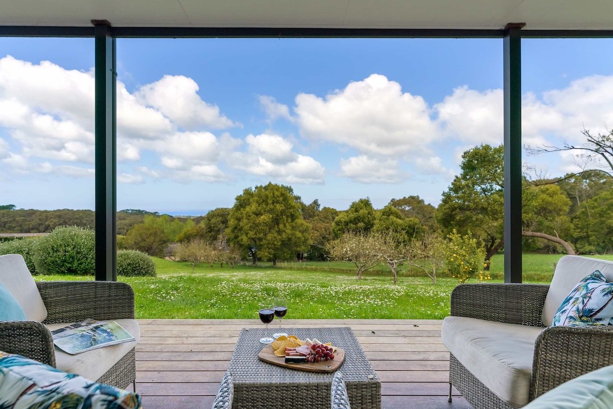 Coast n’ Country – Bay Views, Pool, Games gallery image 2