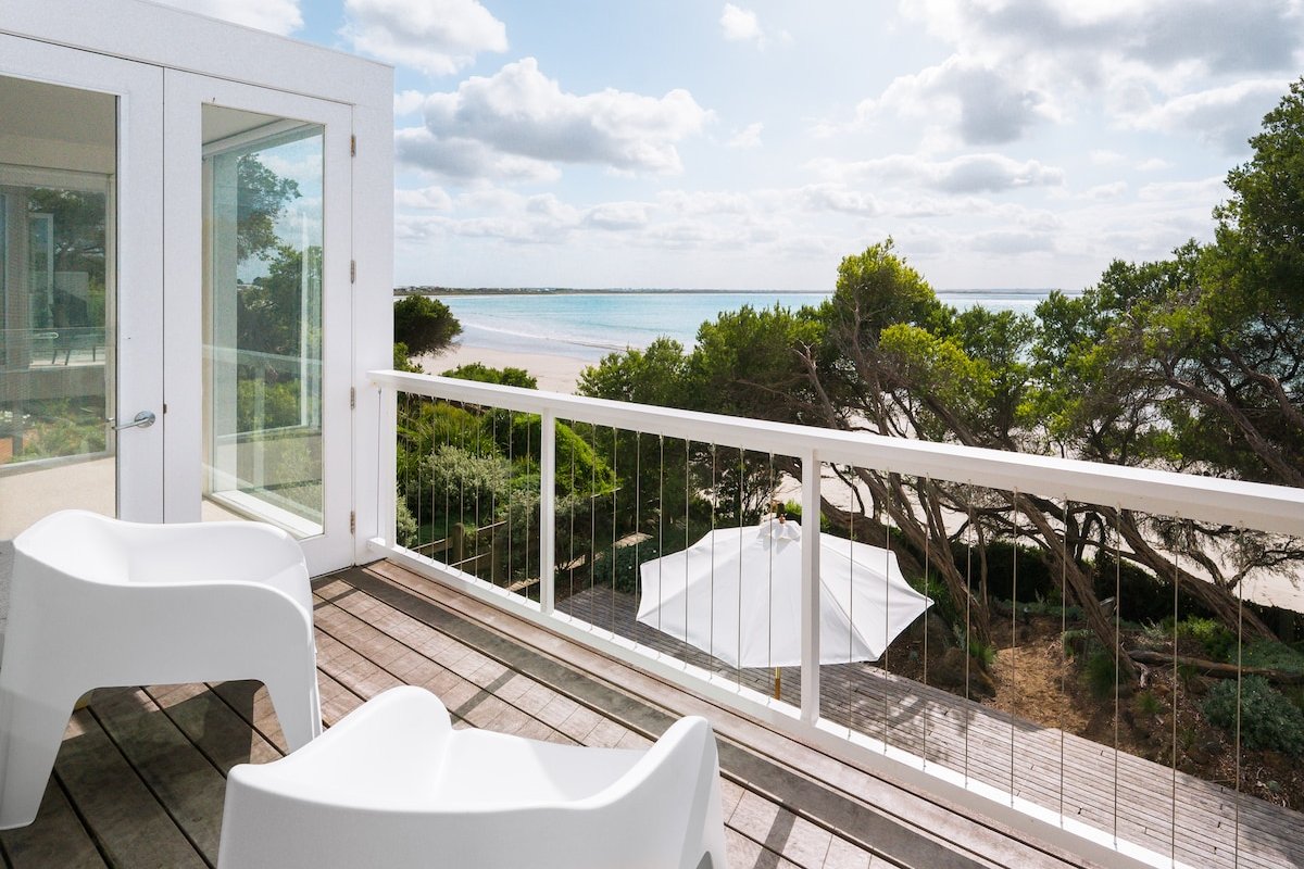 The Cove Beach Front Luxury House gallery image 5