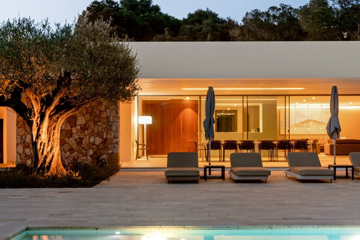 Mountain views- Countryside- Large pool- Bar area gallery image 5