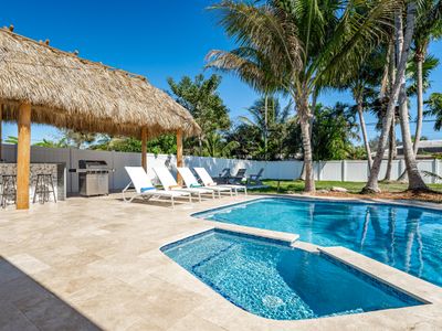 1 Mile to Beach – Heated Pool – FirePit – Pets Ok