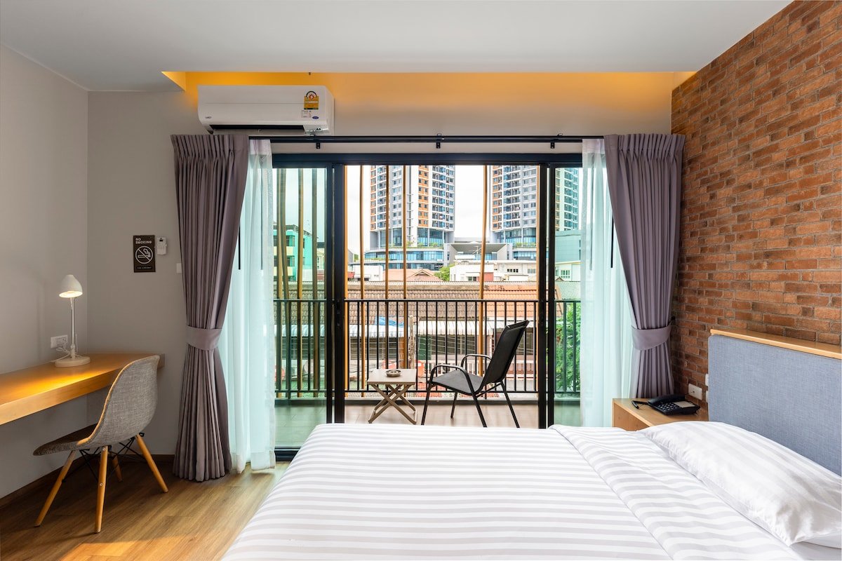 Amazing! 5 Private BR , MRT Huai-Khwang ,Free WiFi gallery image 5