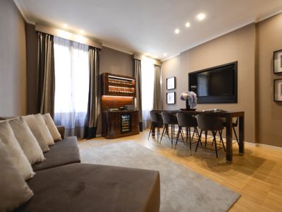The Condotti – Elegant 5Bdr 2.5Bth @ Spanish Steps