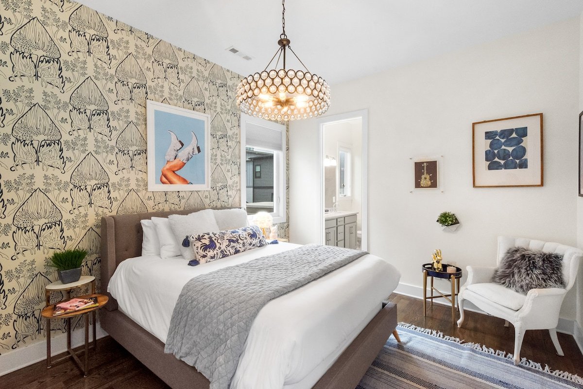 Luxe Modern Home Close to Broadway & the Gulch gallery image 2