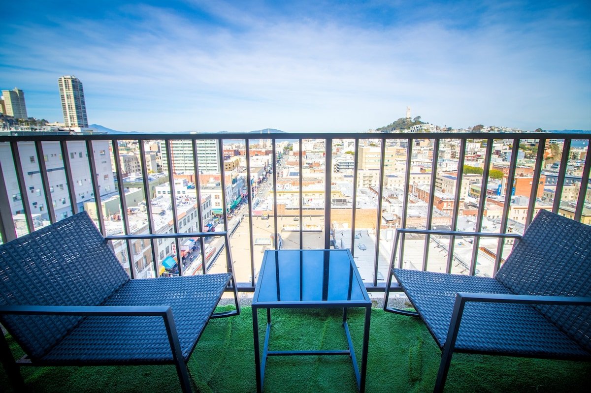 Panoramic skyline views w/parking in City Center gallery image 3