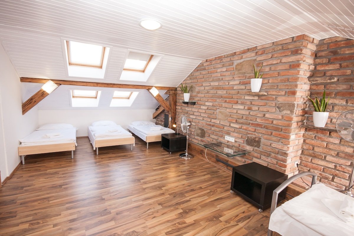 Fashion Loft 5-Bedrooms, 3-Bathrooms (Old Town) gallery image 2