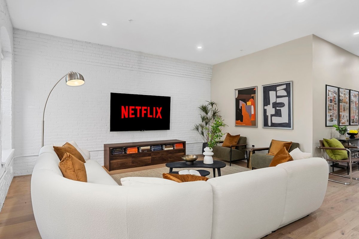 Best Loft in Boston | Rowes Wharf + FREE Parking gallery image 3