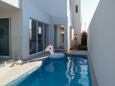 Seascape: Aldinga Esplanade – Pool, NobleBNB