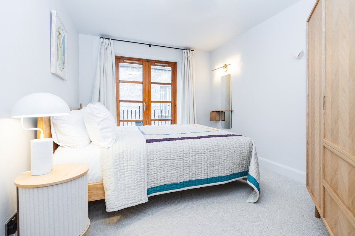 Central 2-bedroom Apartment – Walk to Attractions! gallery image 5