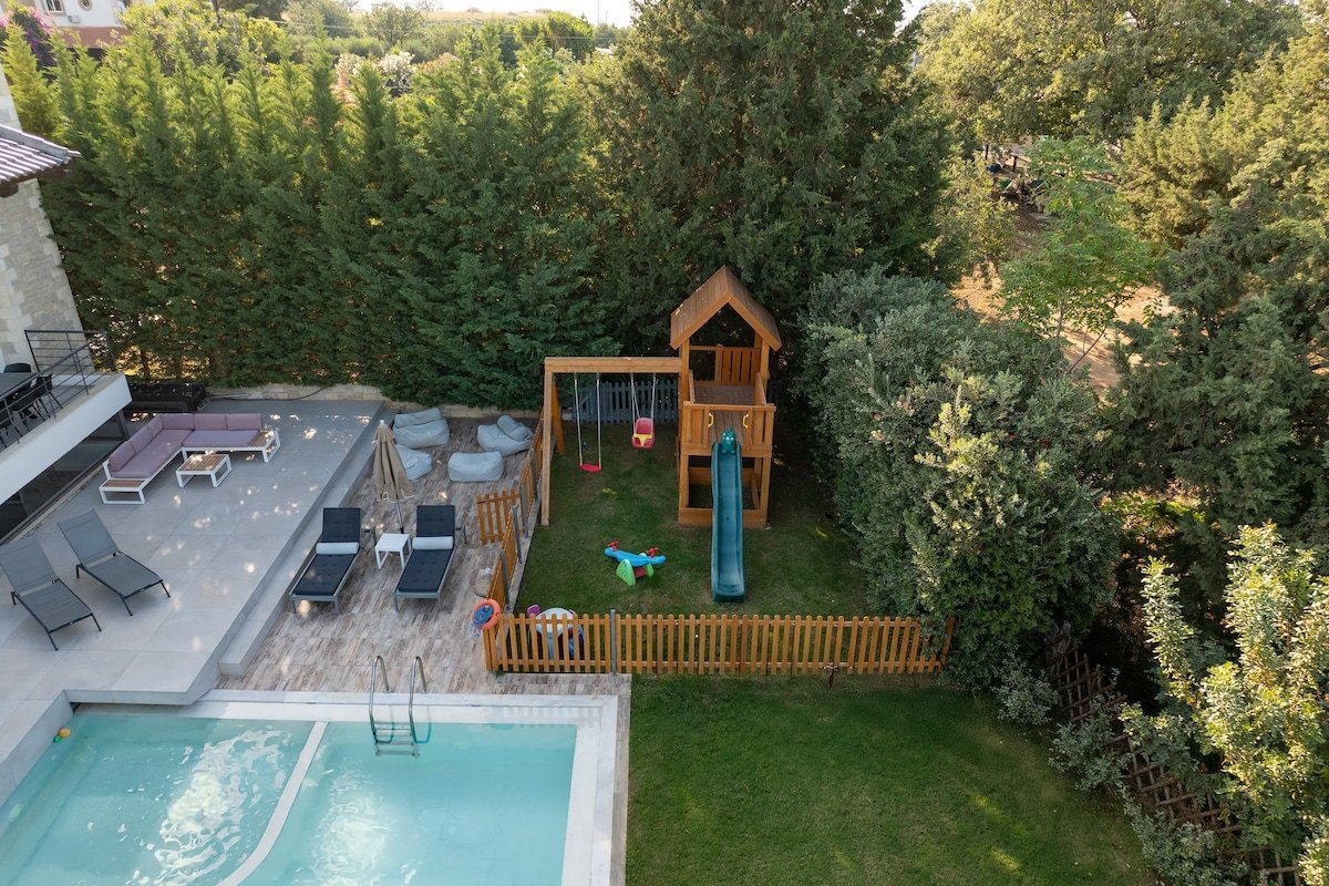 FREE Breakfast, w/Outdoor & Indoor Pool, 20 guests gallery image 3