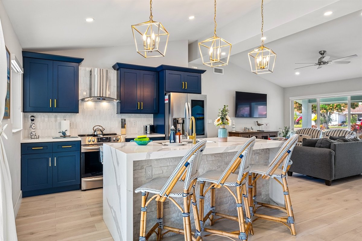 Near Beach/kayaks/HtdPool/Tiki/BBQ/Gameroom gallery image 4