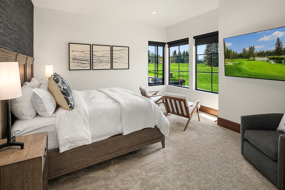 Lavish 7br Golf Getaway! 12th Man Gameroom-Hot Tub gallery image 2