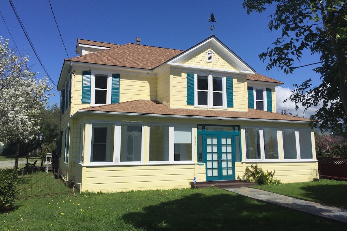 Historic House 4BR/2B – 2500 sqft gallery image 4