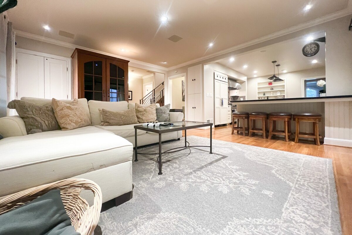 -Modern 3BR Home & Glamorous 2BR Glass Cottage gallery image 2