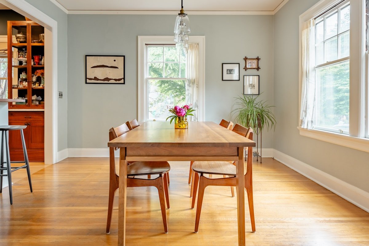 Laurelhurst Park Retreat, light-filled and fun. gallery image 2