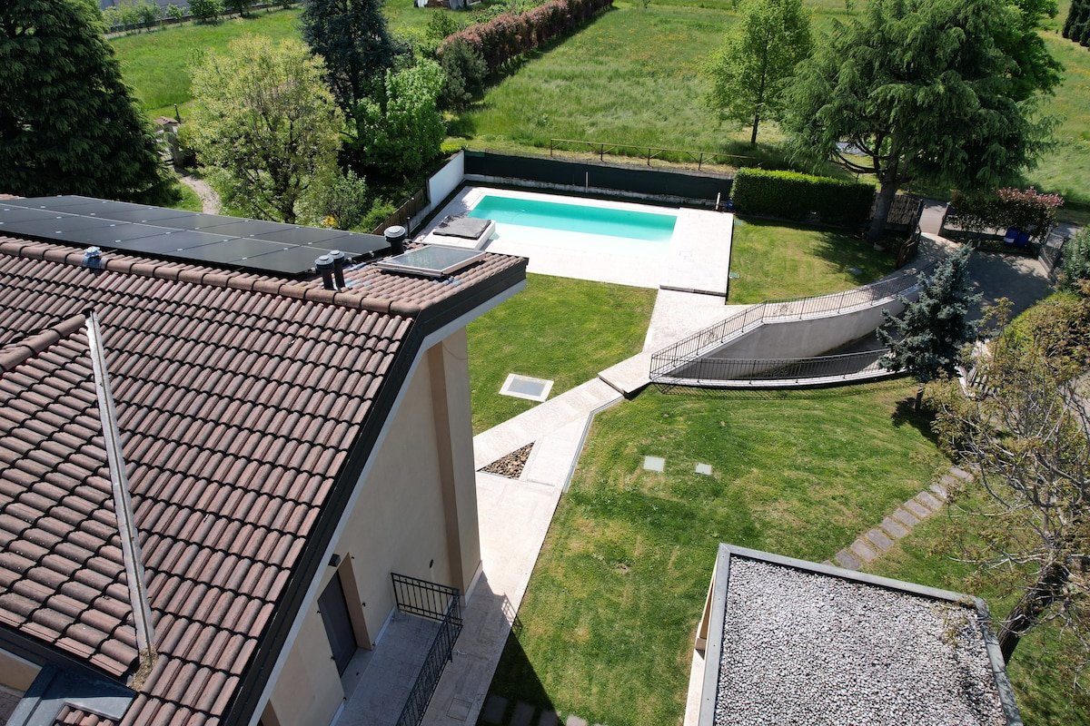 Vicino Bergamo e aeroporto con piscina e giardino gallery image 2