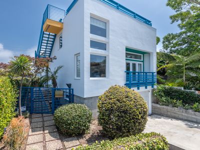 1 min to Sand & Sea – Santa Monica Dream Home