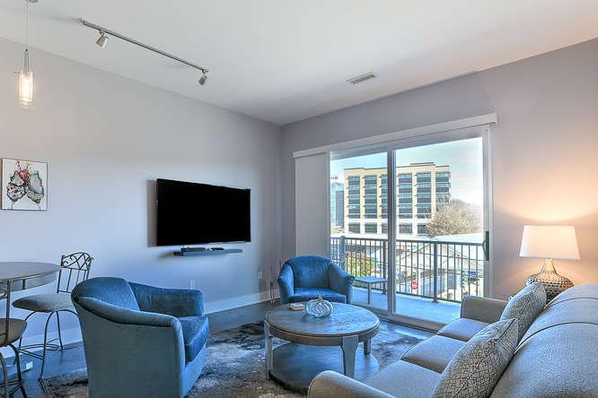 Two Bedroom in Ideal Downtown Location gallery image 3