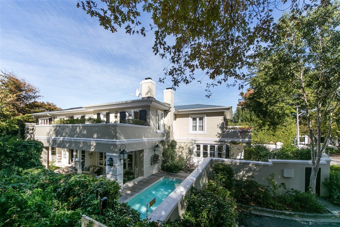 Magnificent House with Garden & Mountain View gallery image 5