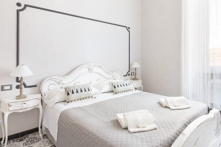 Trevi Fountain, Your Italian Holidays gallery image 2