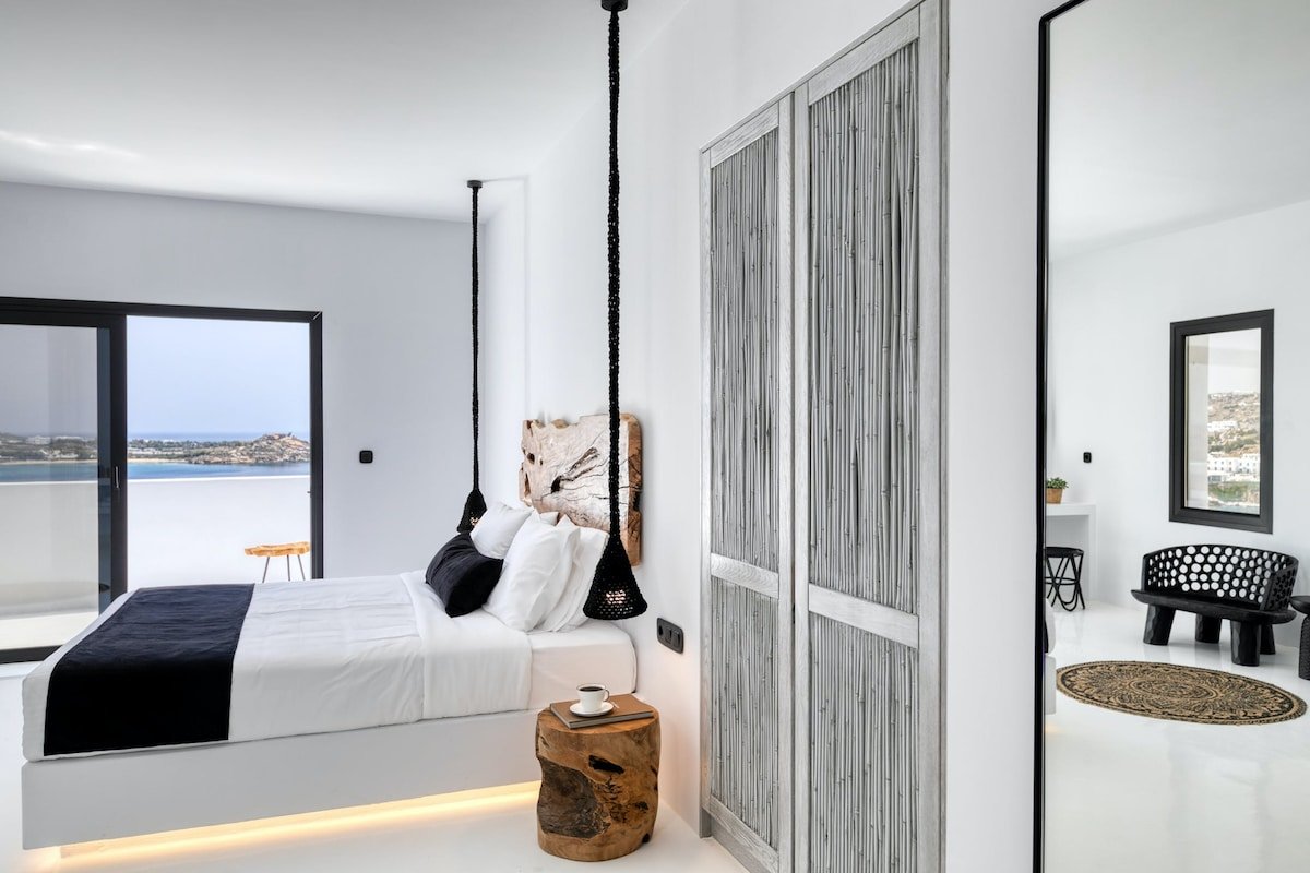 Infinity pool- Sea View- Direct to beach- Jacuzzi gallery image 4