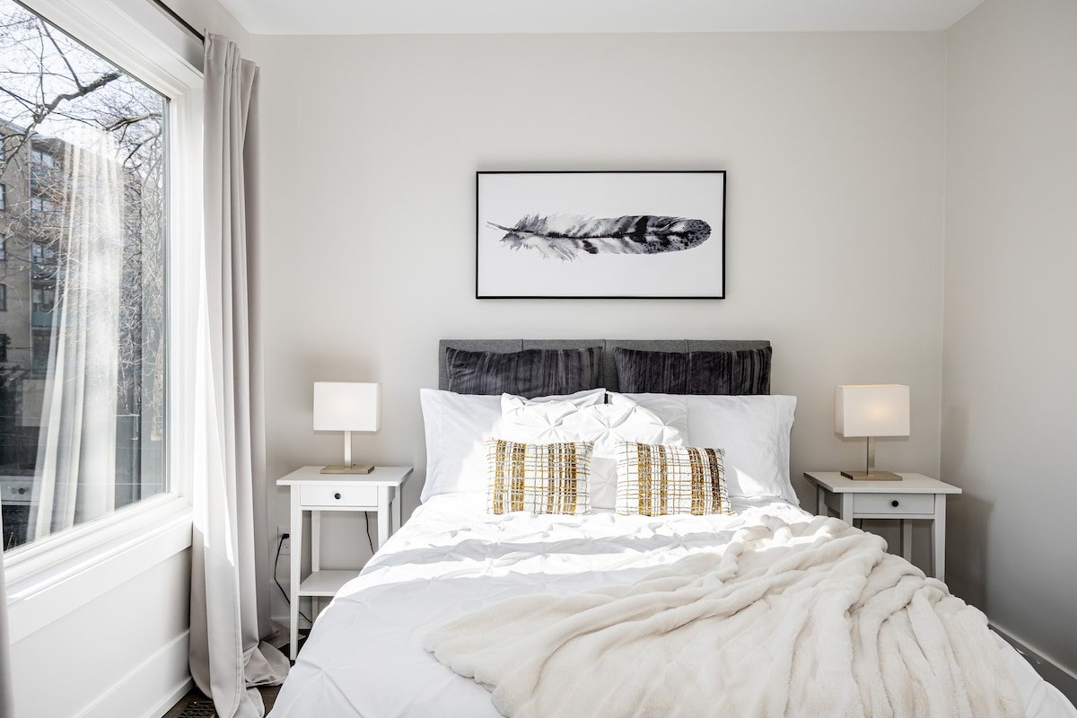 New & Luxe 3BR Home in Central Toronto gallery image 5