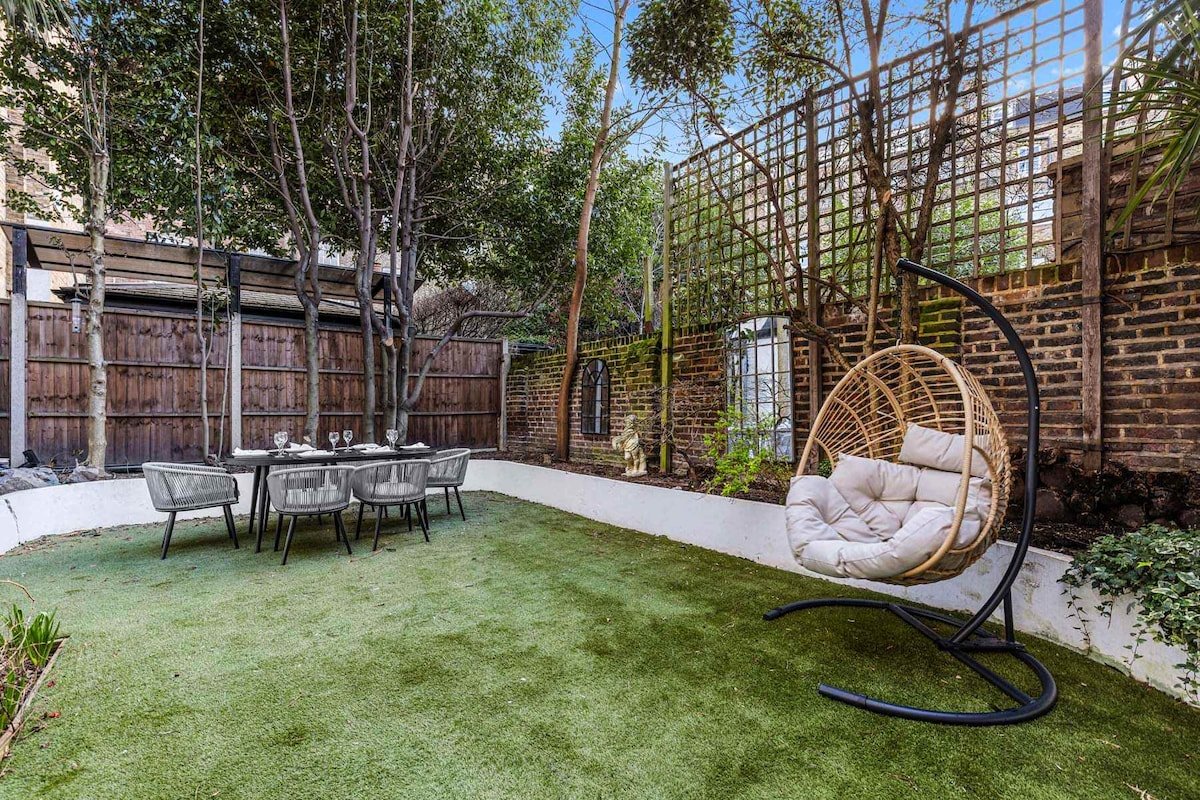 £3.5m Elegant House in prime location with garden gallery image 5