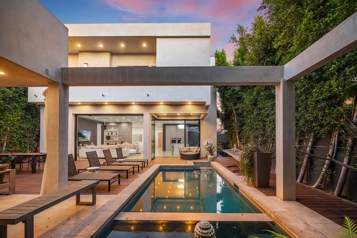 5 BR Villa in the Grove – Pool & Spa gallery image 2