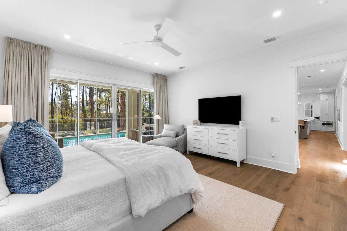 NEW! Heated Pool, LSV, FirePit, Bikes! Lake-Front! gallery image 3