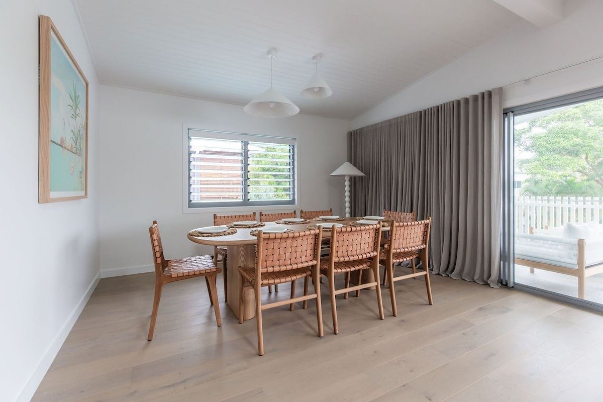 AL Sole – Designer home, pool, walk to beach gallery image 3