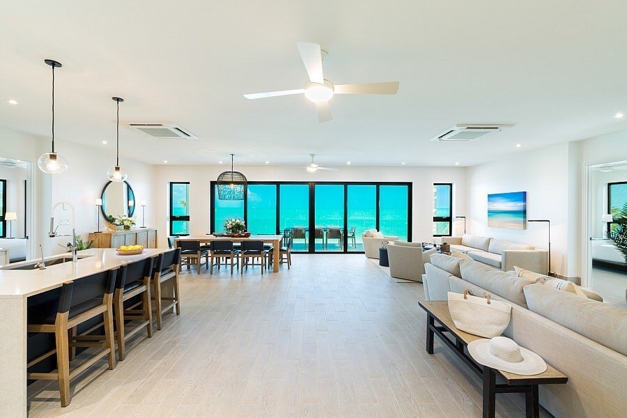 Breathtaking 2 Bedroom Penthouse on the ocean!